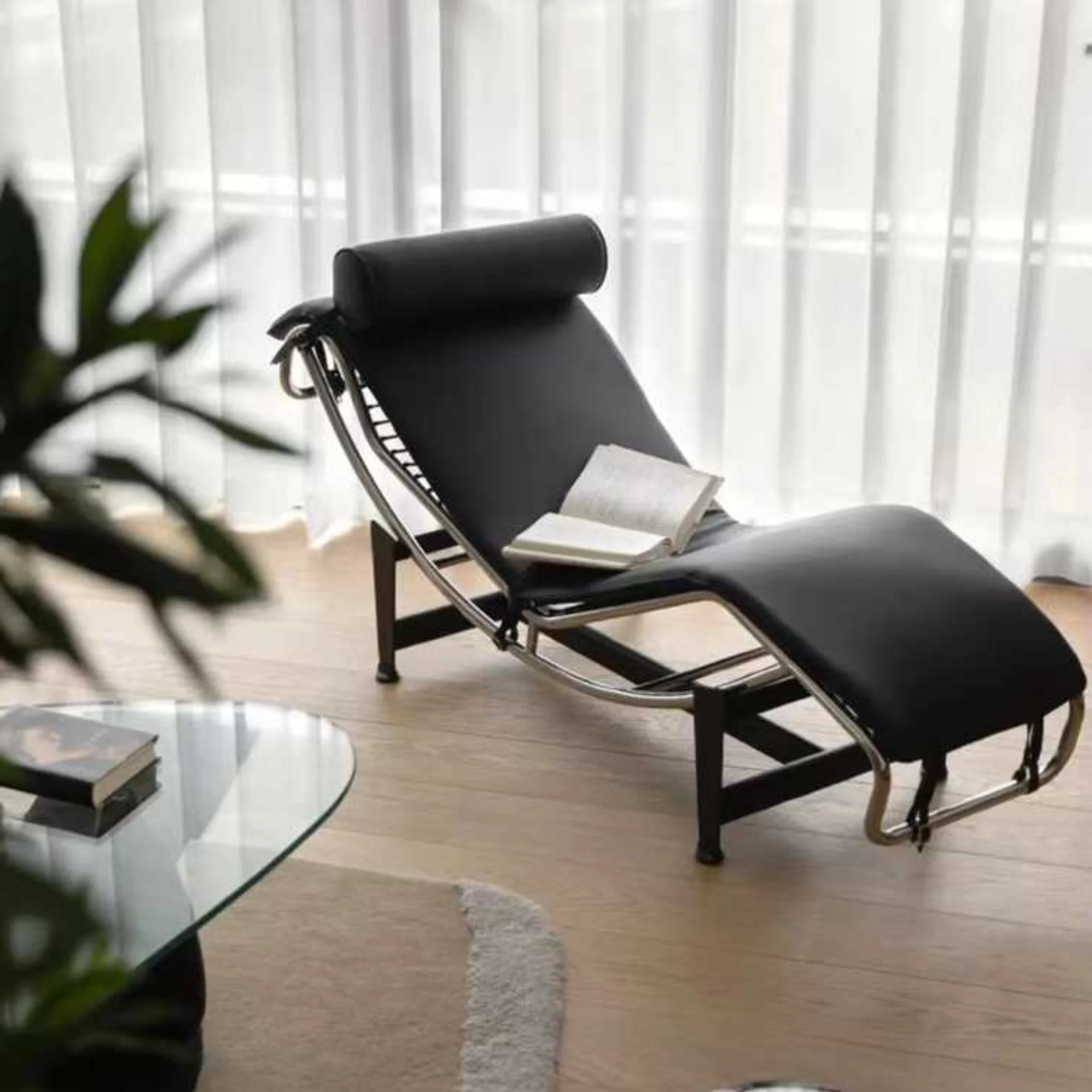 Le Corbusier LC4 Chaise Lounge Replica, Genuine Leather Le Corbusier LC4 Chaise Lounge Replica, Genuine Leather